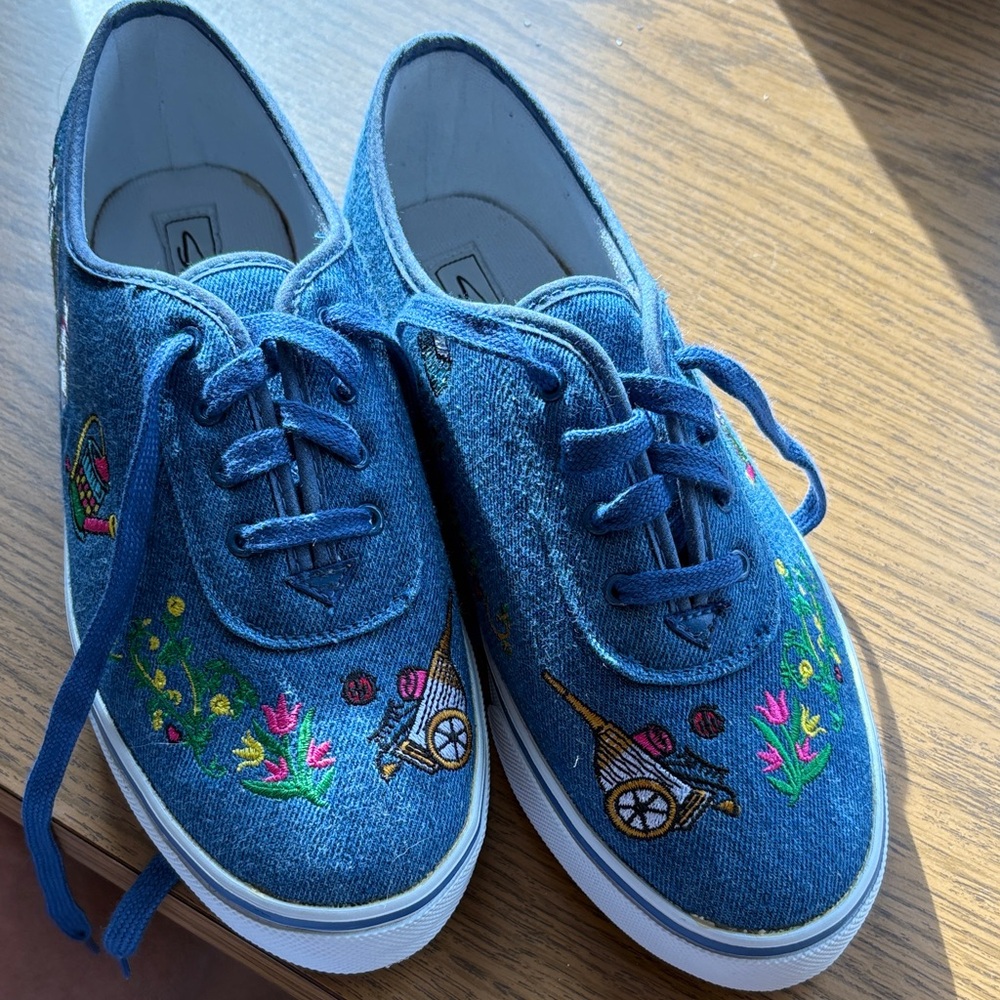 Embroidered Blue women’s tennis Shoes. Never worn size 9 1/2 double wide.